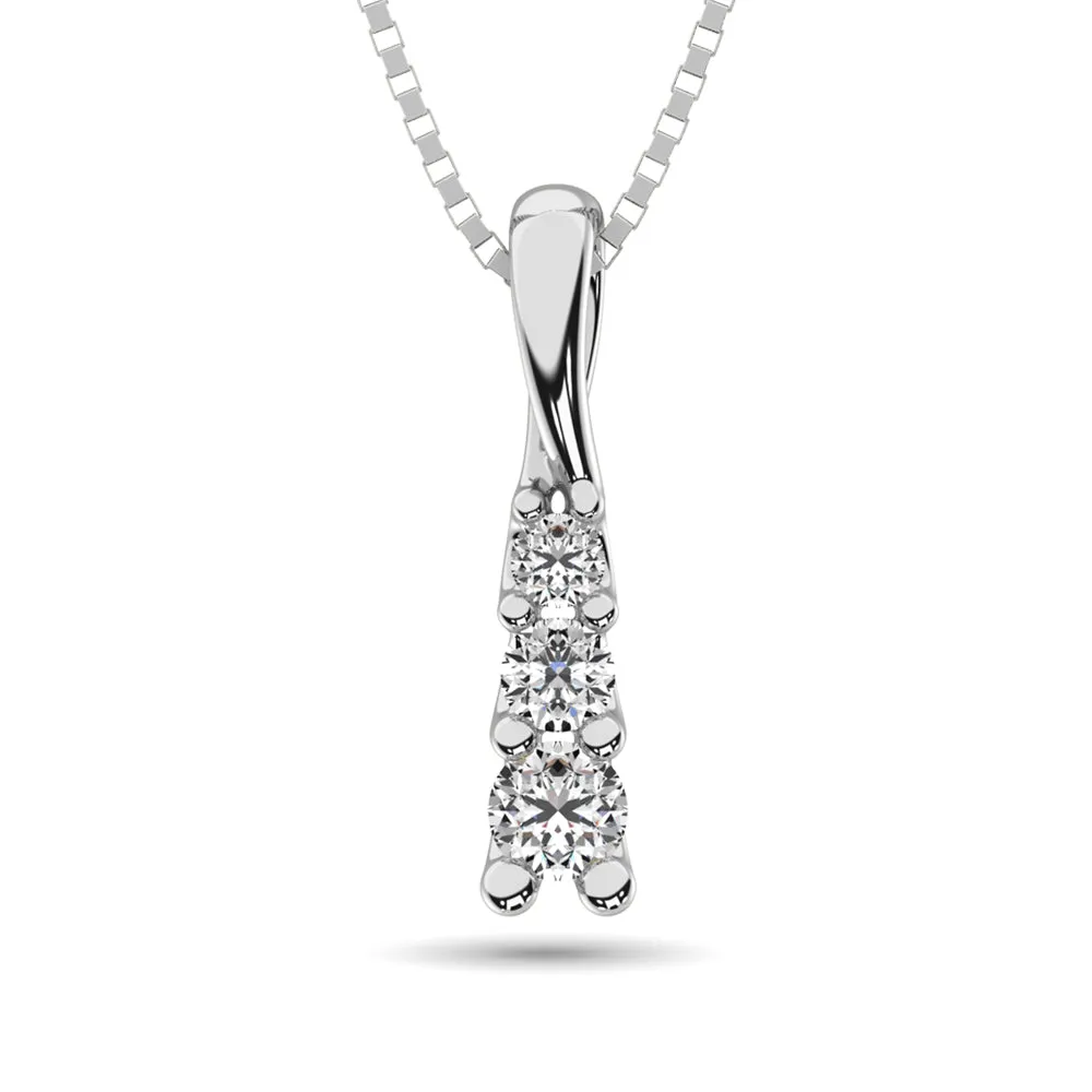 10K White Gold 1/6 Ct.Tw. Diamond Fashion Pendant