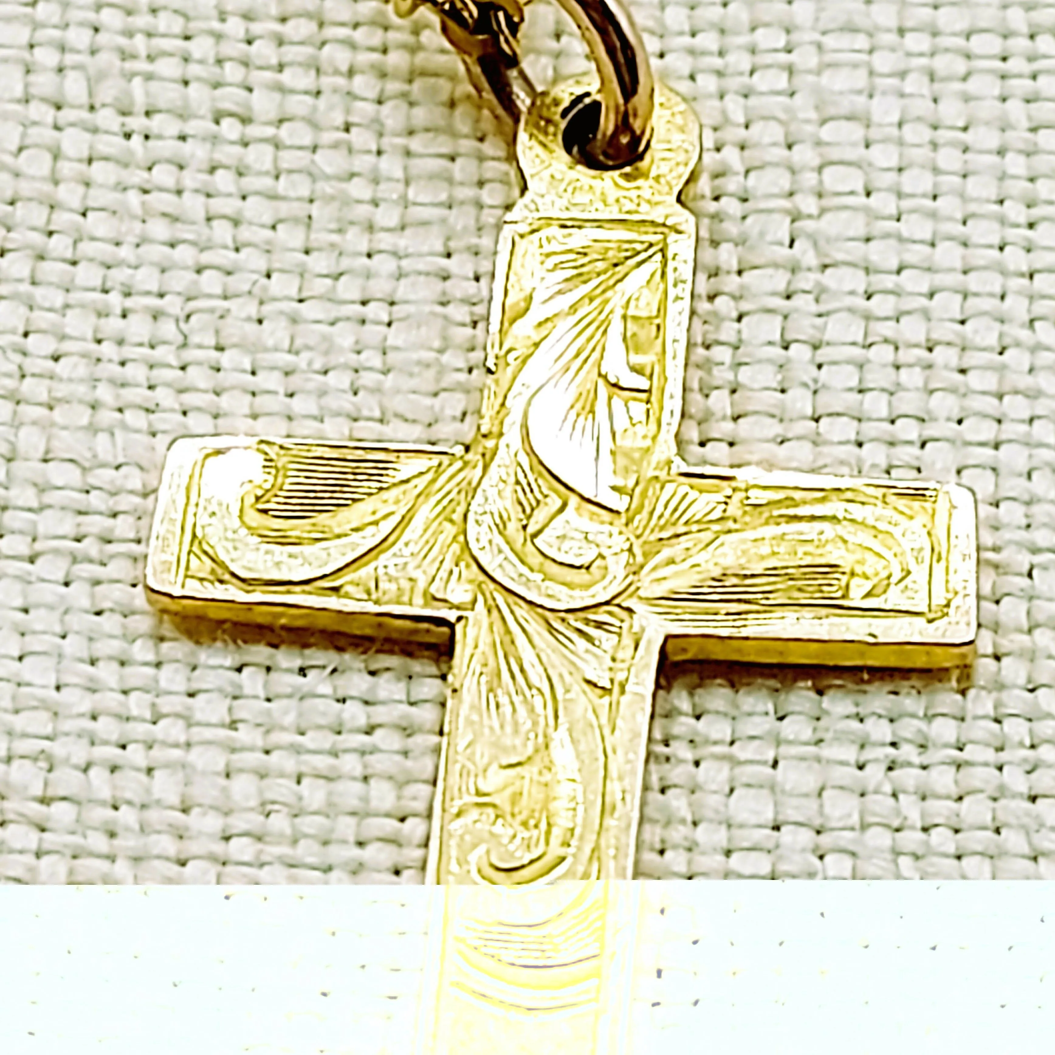 9ct Gold Cross & Chain