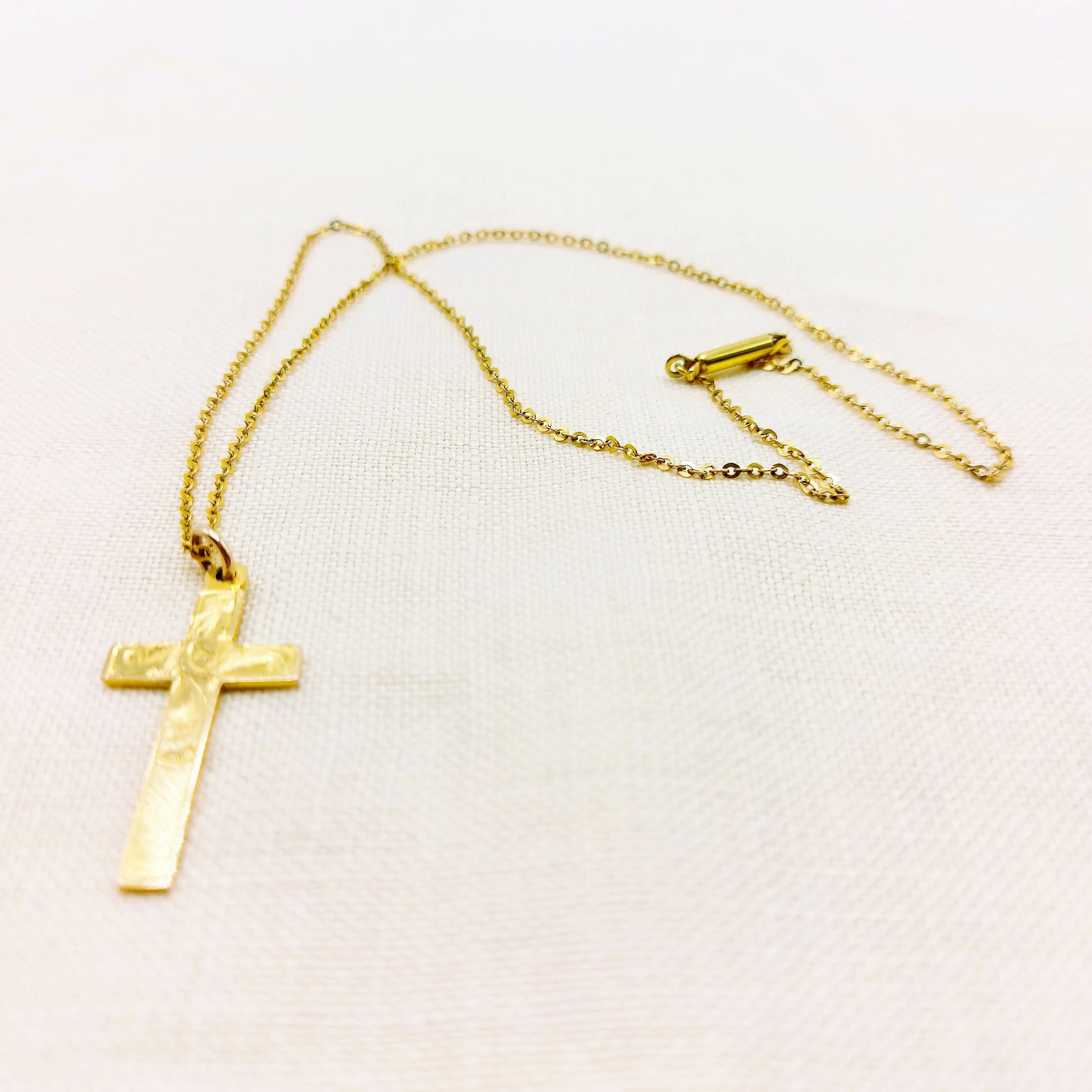 9ct Gold Cross & Chain