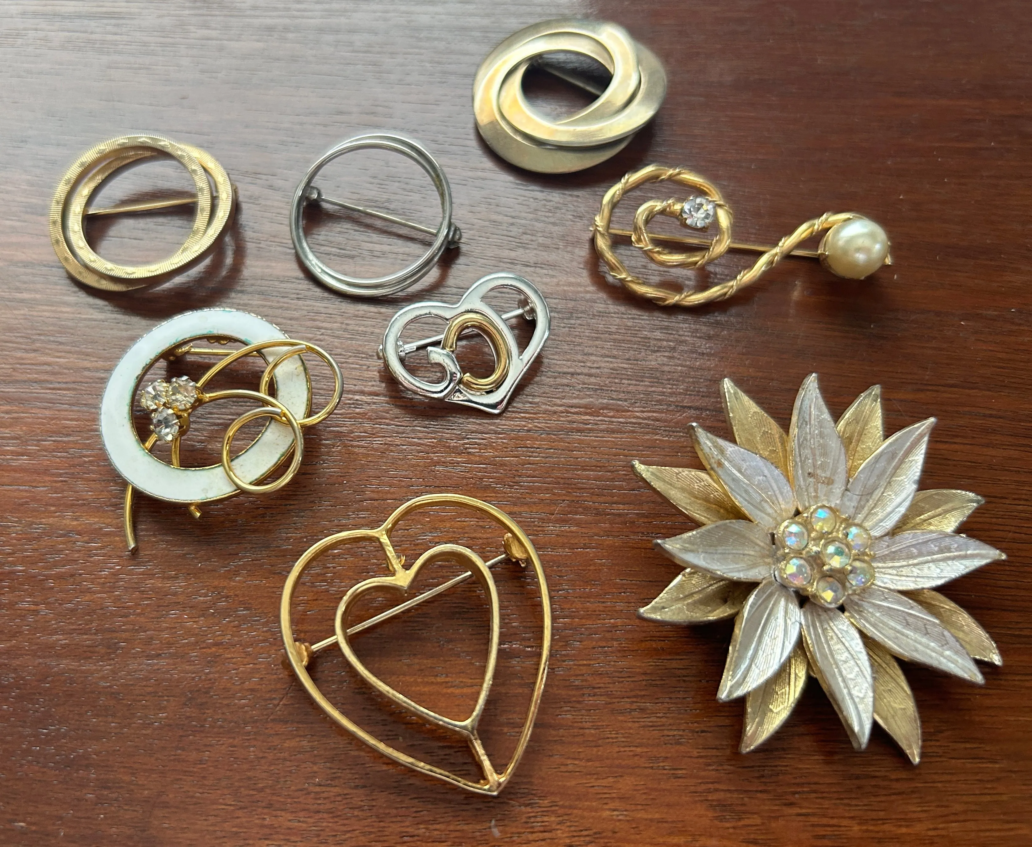 Lot of 8 Vintage Brooches Pins Gold Silver Tone Rhinestone Hearts Enamel Flowers