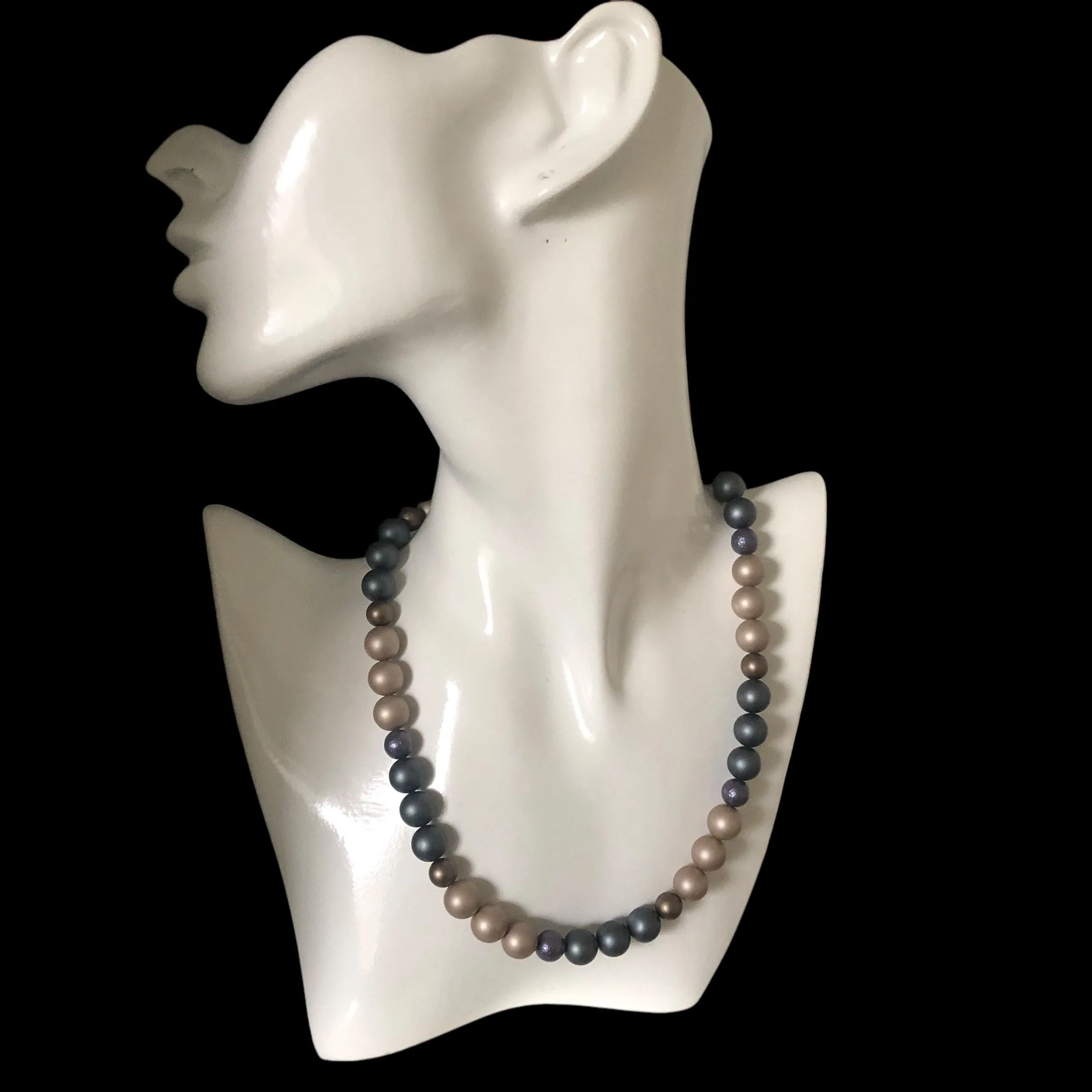 Matt Shell Pearls Beaded Necklace