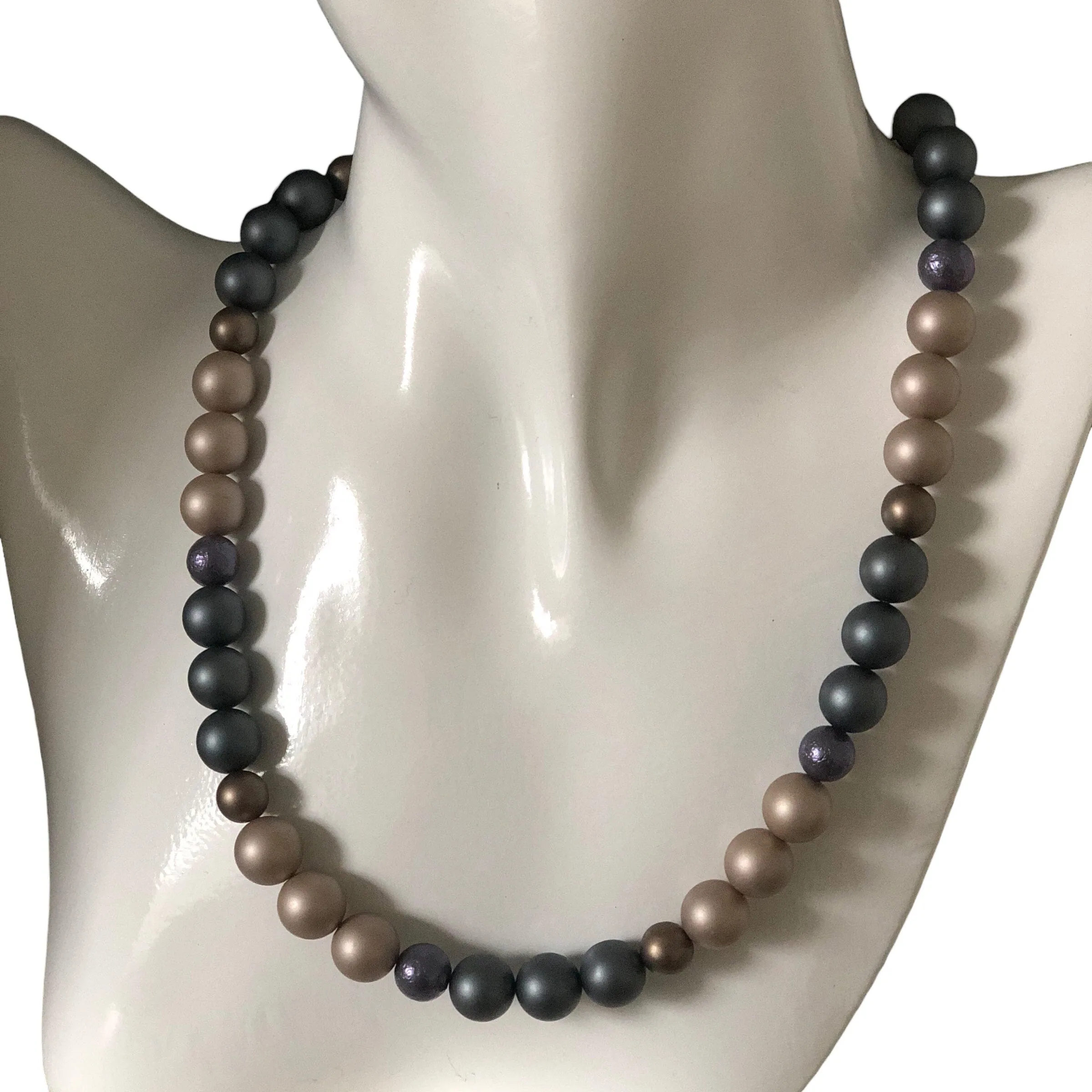 Matt Shell Pearls Beaded Necklace