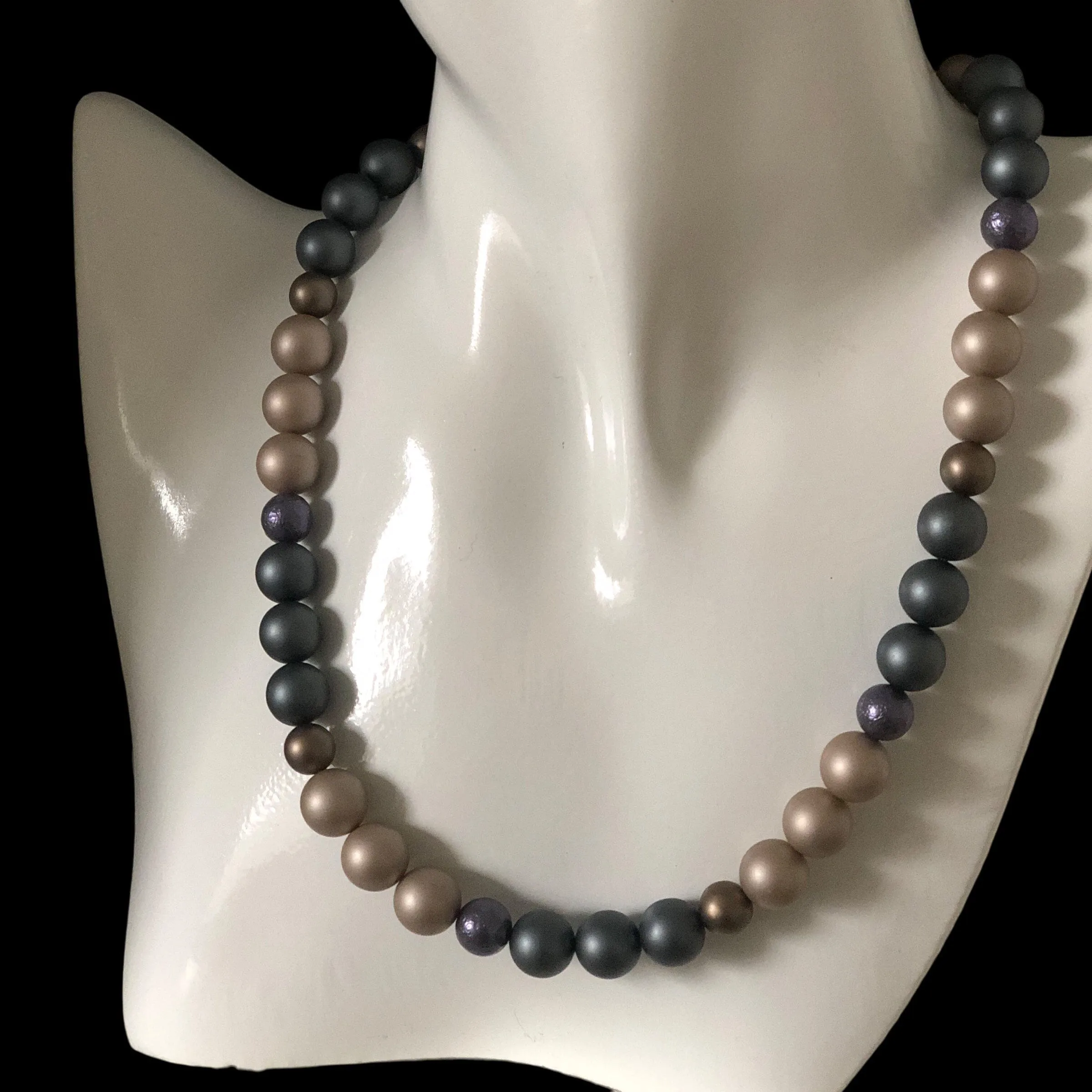 Matt Shell Pearls Beaded Necklace