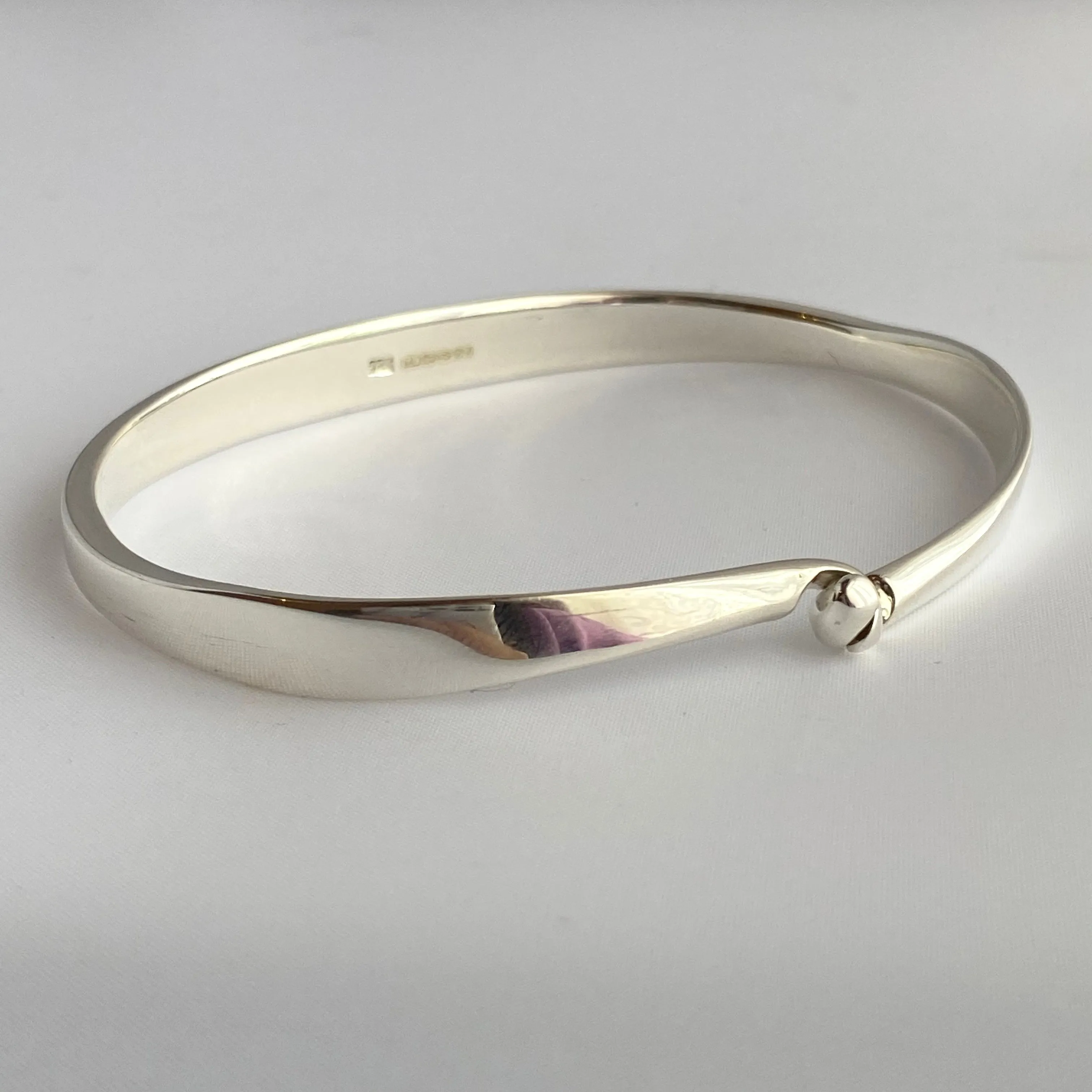 Sterling Silver Clasp Bangle with a Tapered Design